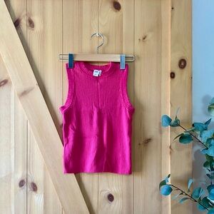 Twik sleeveless shirt size small